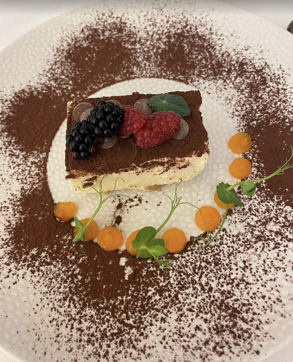 Dessert gourmet servito al ristorante del resort