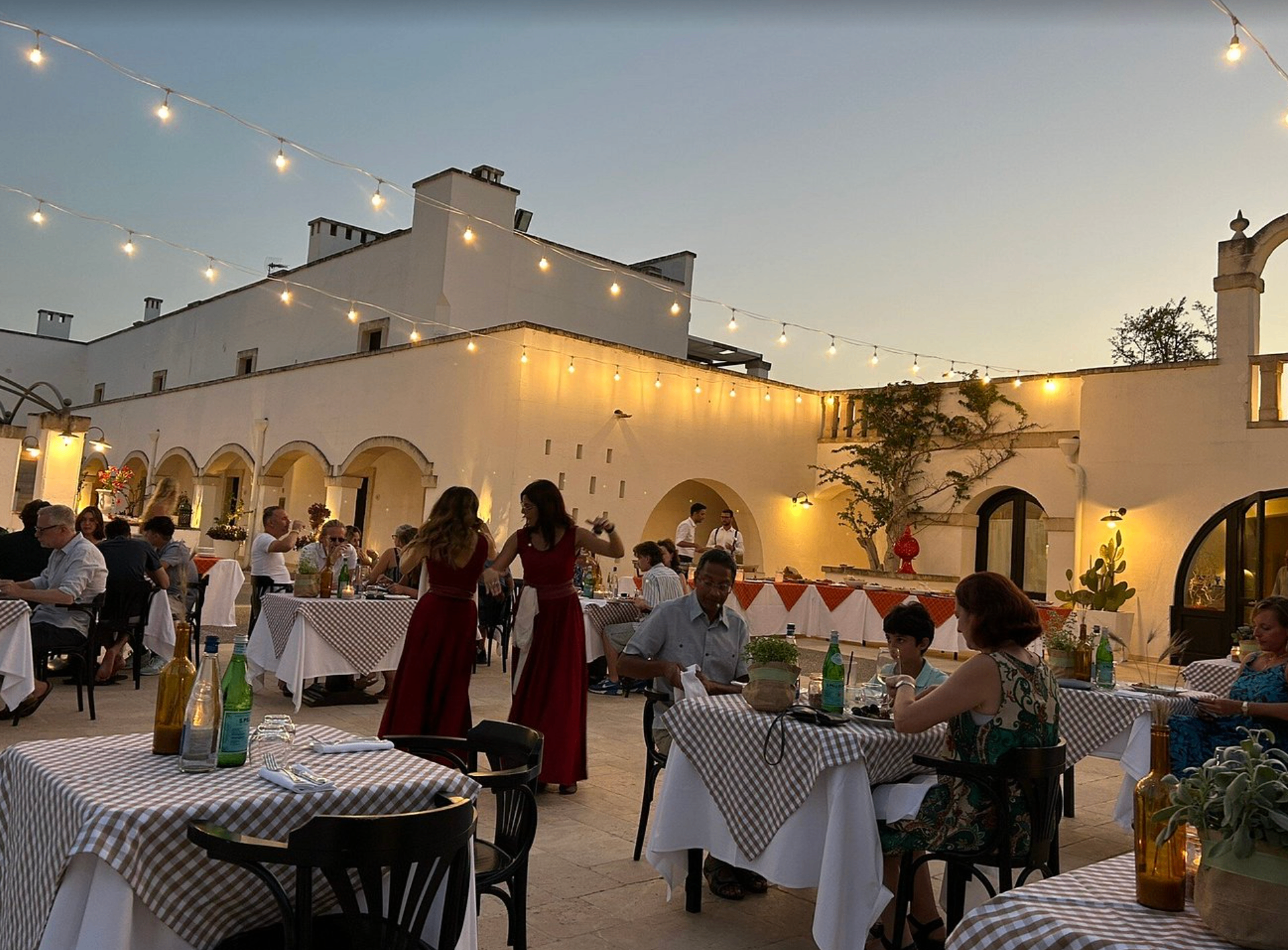 Serata speciale in masseria con ospiti e intrattenimento