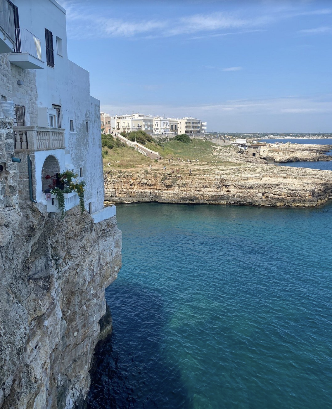 Cala di Polignano a Mare — acque cristalline e costa bianca