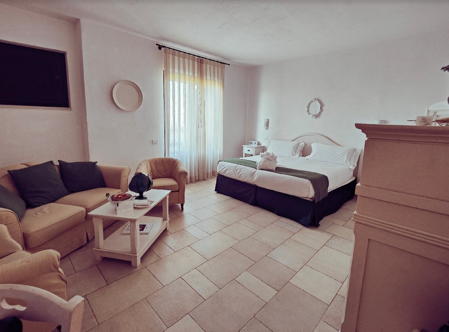 Suite spaziosa con salottino e letto matrimoniale